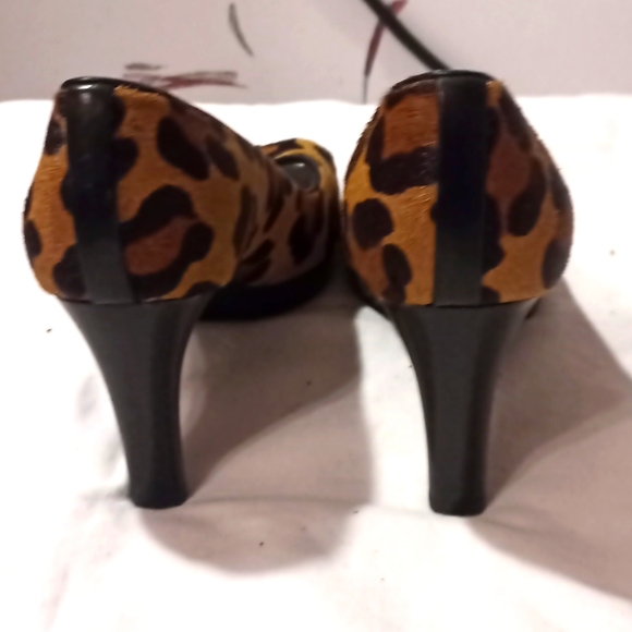 Woman's Stuart Weitzman Cheetah Print Heels Sz:7M - Picture 8 of 8
